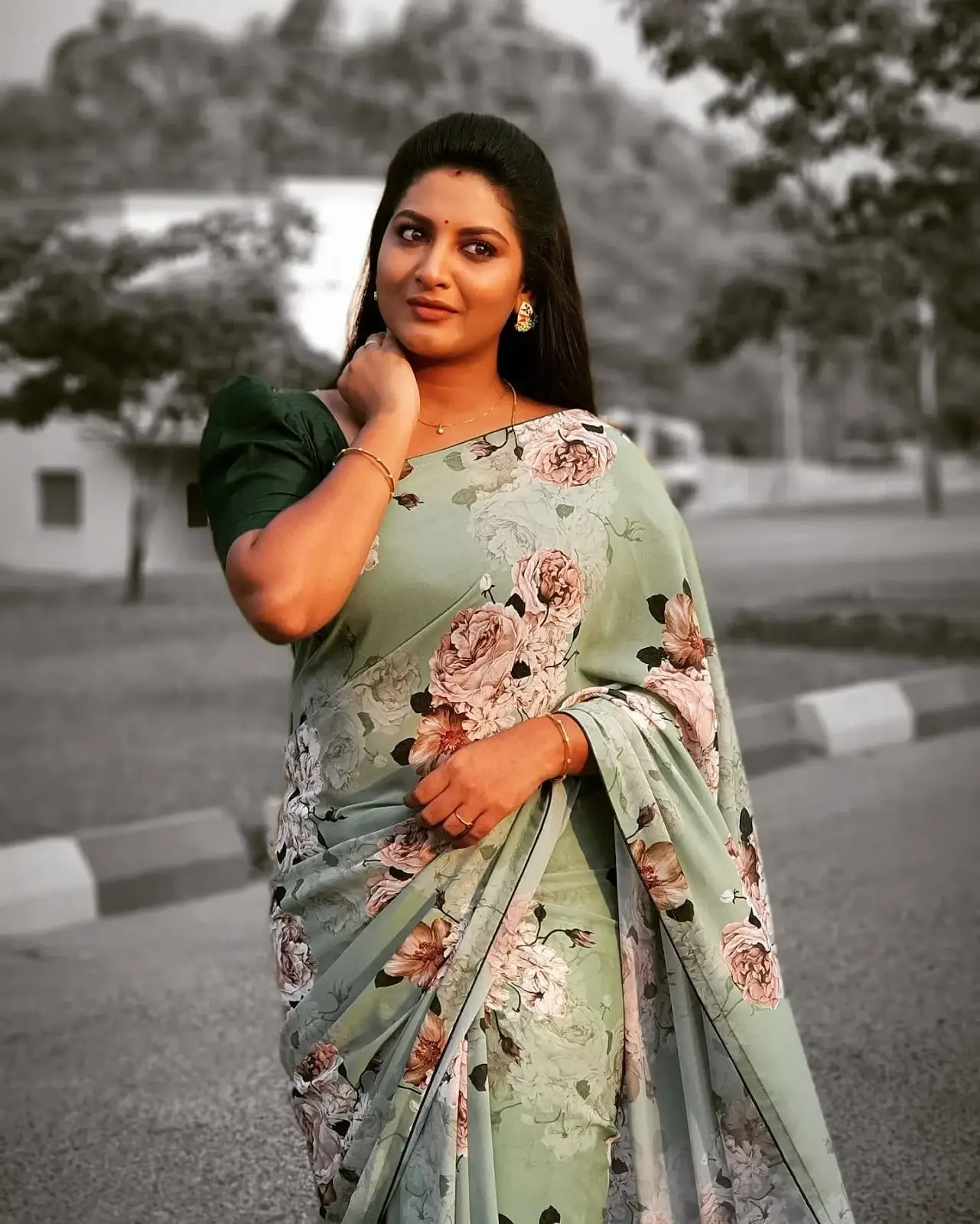 Indian TV Girl Pallavi Ramisetty Photos in Traditional Green Saree